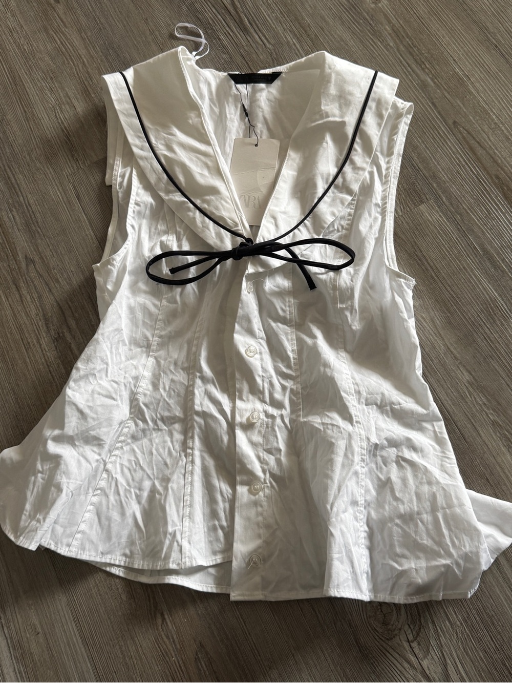 Zara White Sleeveless Sailor-Collar Button-Down with Black Trim